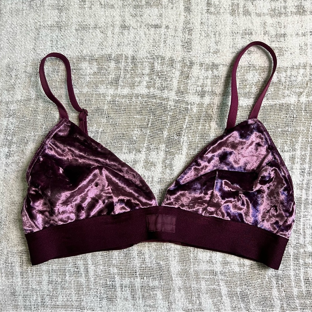 PINK Victoria's Secret • Purple Velvet Bra • Size Small